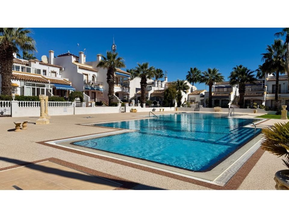 Apartamento T2 em La Zenia, Spain N.º 181826