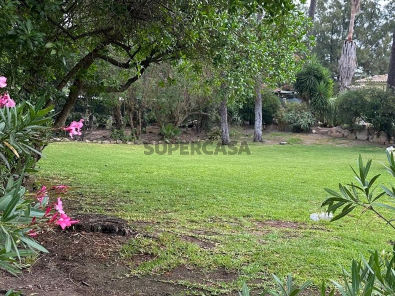  Land in Cascais, Portugal No. 242500