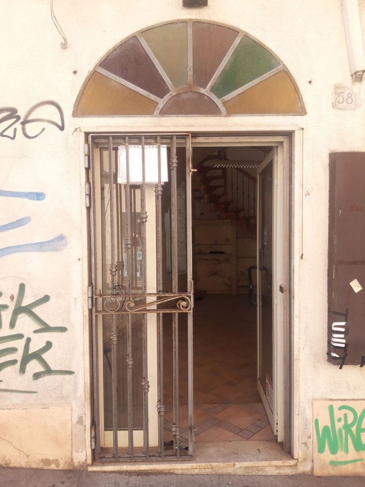 Gewerbliche Immobilie in Sassari, Italy 38m², Nr. 332316