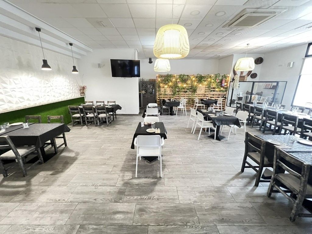 Коммерческая недвижимость 350м² в Каркаиксент, Испания № 135573