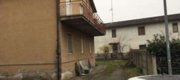 2 rooms Apartment in Lungavilla, Italy No. 182908 2