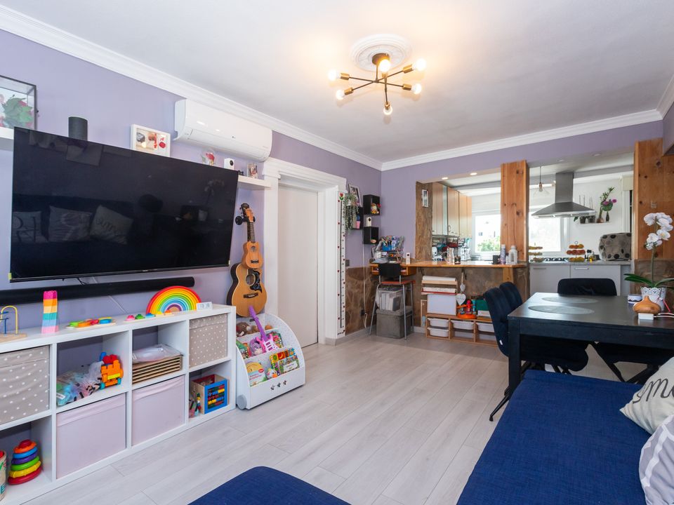 Apartamento de 2 dormitorios en Estepona, Spain No. 185597