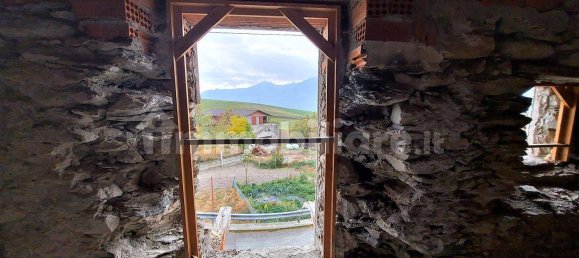 2 bedrooms House in Verrayes, Italy No. 270821 4