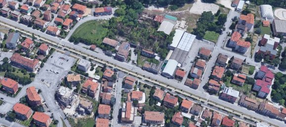 10غرفة شقة في Chiaravalle, Italy رقم 10646 25