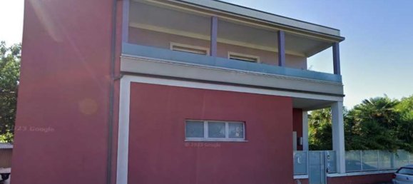 10غرفة شقة في Chiaravalle, Italy رقم 10646 6