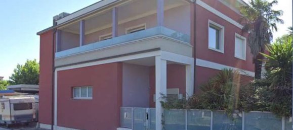 10غرفة شقة في Chiaravalle, Italy رقم 10646 4