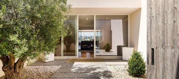 4 bedrooms Villa in Vila Nova de Gaia, Portugal No. 142339 2