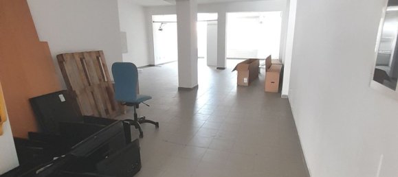 121m² Commercial property in Poggibonsi, Italy No. 257735 4