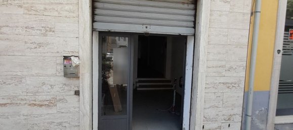 121m² Commercial property in Poggibonsi, Italy No. 257735 2