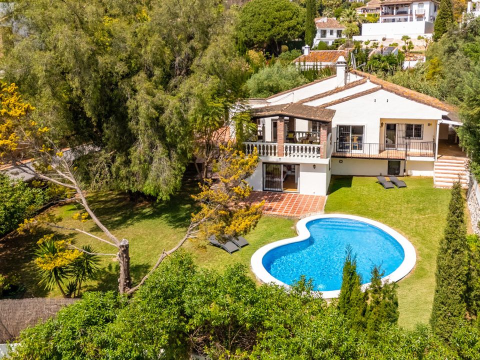 4 bedrooms Villa in Marbella, Spain No. 186100