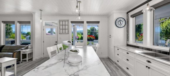 3 bedrooms House in British Columbia, Canada No. 219 8