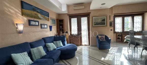 5 rooms Apartment in Rome, Italy No. 181962 6