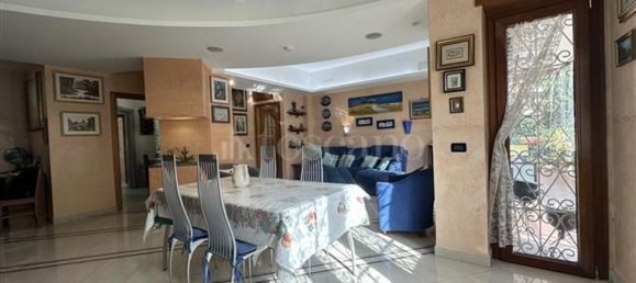 5 rooms Apartment in Rome, Italy No. 181962 3