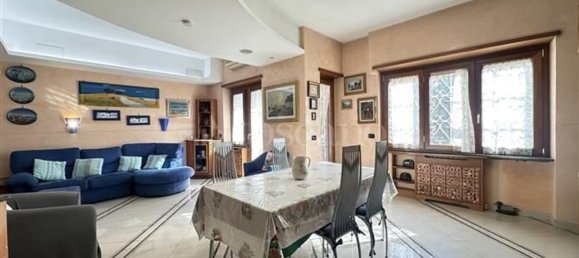 5 rooms Apartment in Rome, Italy No. 181962 2