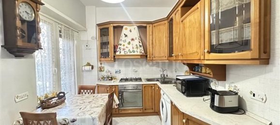 5 rooms Apartment in Rome, Italy No. 181962 13