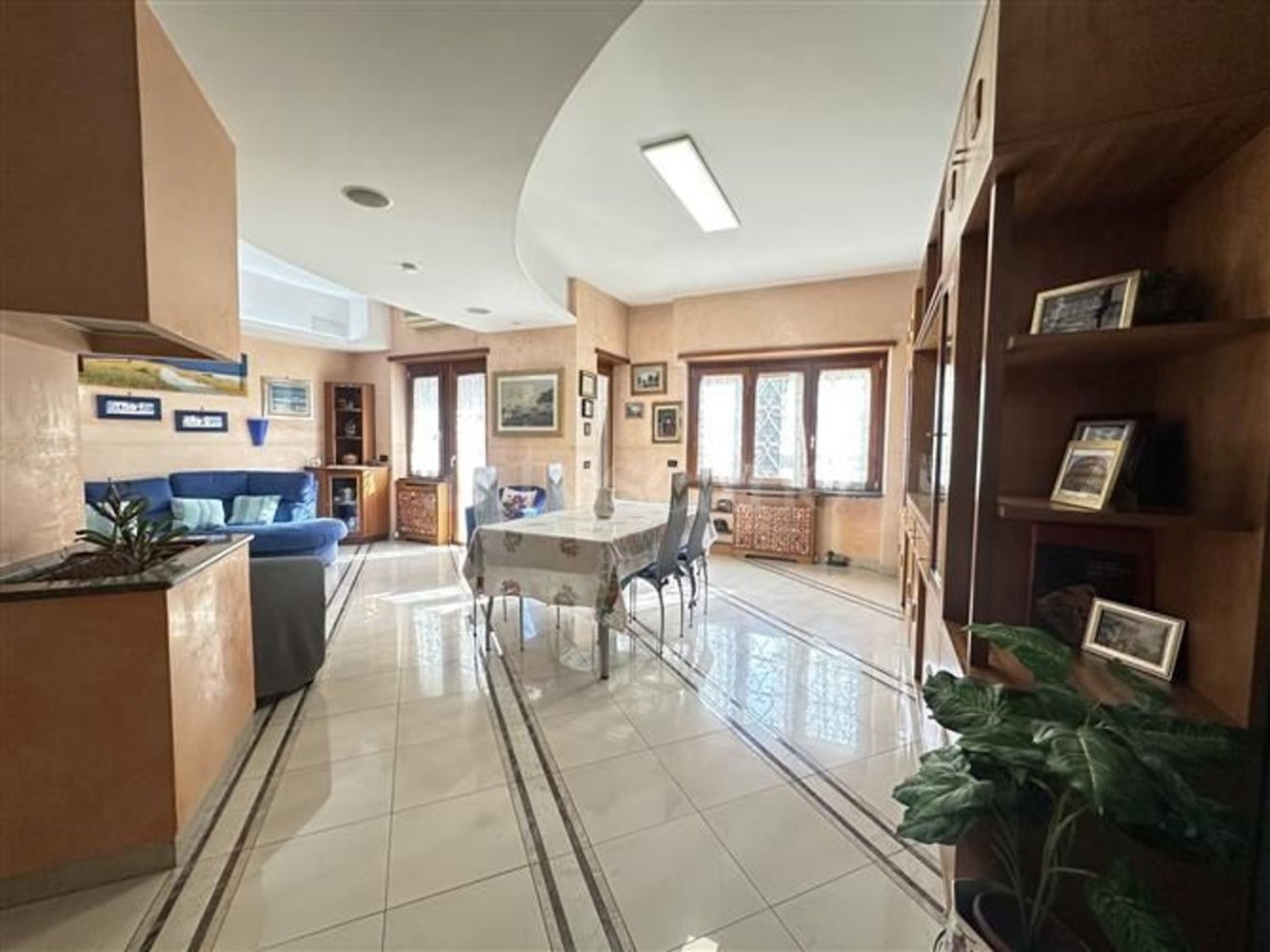 5 rooms Apartment in Rome, Italy No. 181962