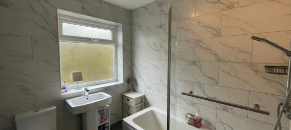 3 bedrooms House in Oldham, United Kingdom No. 2094 12