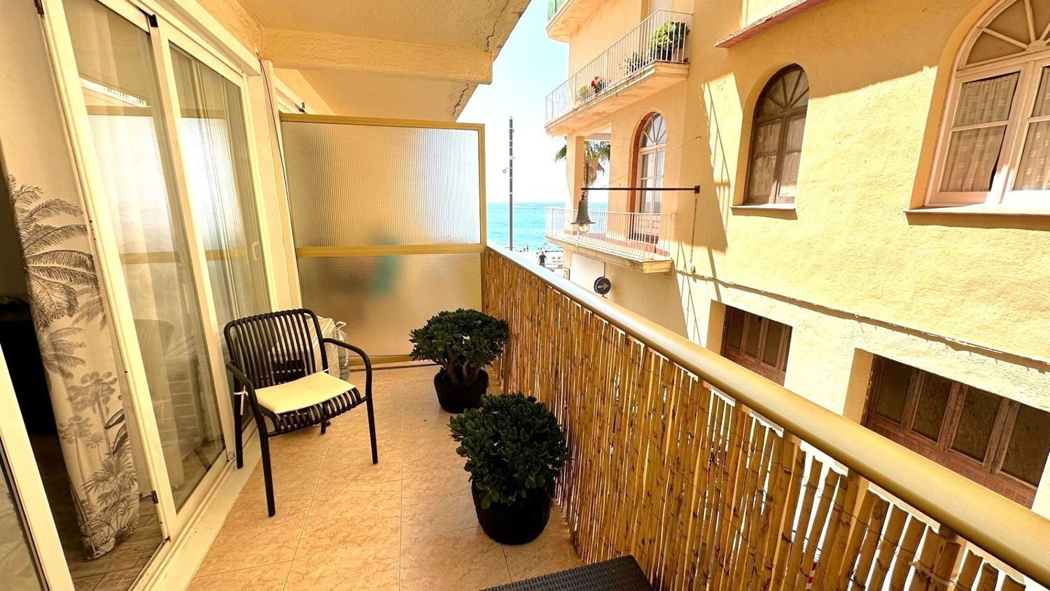 Apartamento de 2 dormitorios en Lloret de Mar, Spain No. 210570