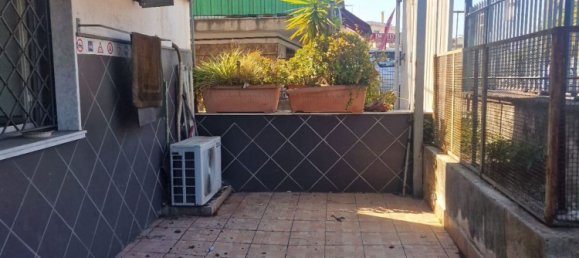 130m² Commercial property in Pozzuoli, Italy No. 344346 2