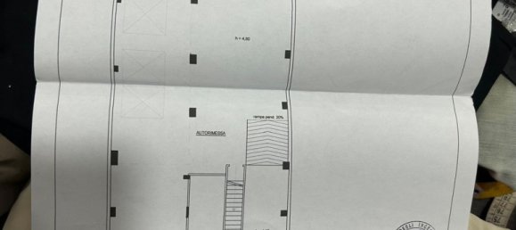 Garage à Bari, Italy No. 270659 3