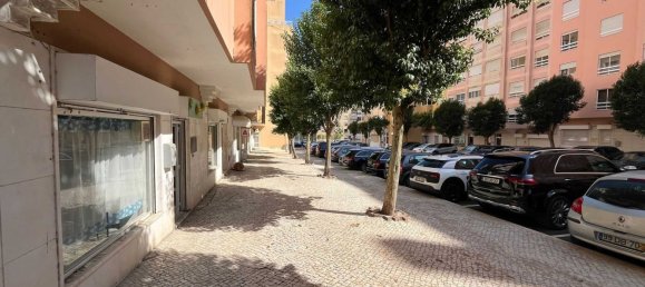 40m² Commercial property in Rio de Mouro, Portugal No. 277132 4
