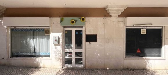 40m² Commercial property in Rio de Mouro, Portugal No. 277132 2