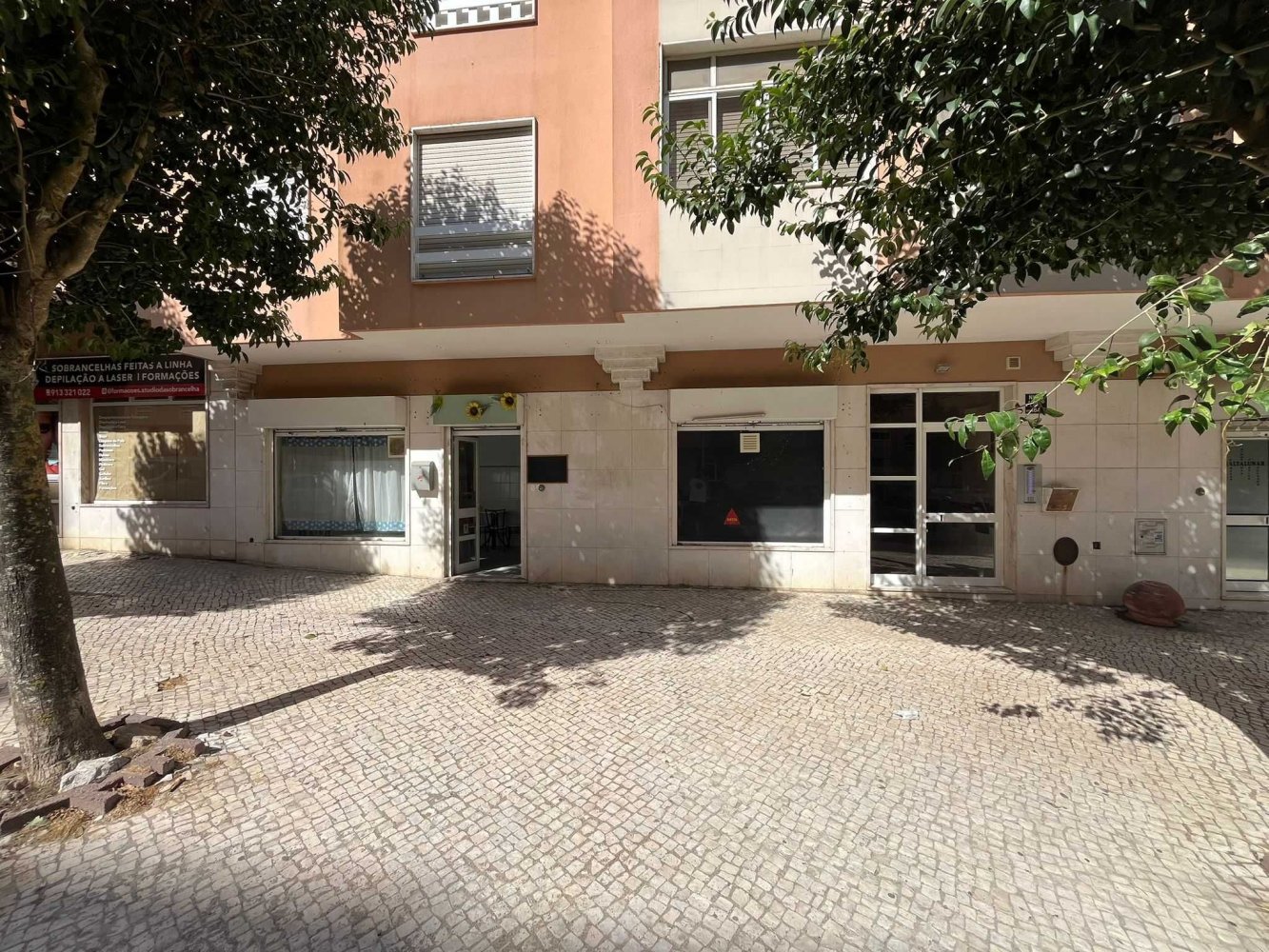 40m² Commercial property in Rio de Mouro, Portugal No. 277132