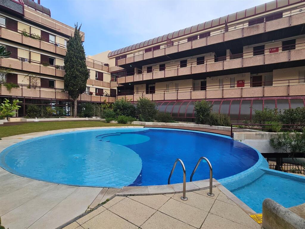 Apartamento de 1 dormitorio en Cascais, Portugal No. 267697