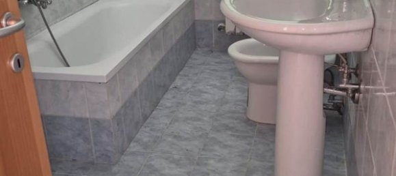 3 rooms Apartment in Ancona, Italy No. 297834 8