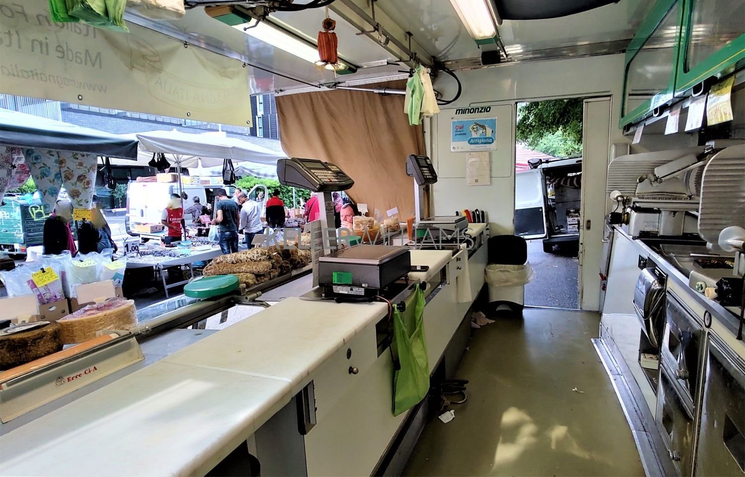 Коммерческая недвижимость 15м² в Милан, Италия № 244835