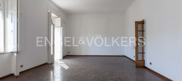 3 bedrooms Apartment in Naples, Italy No. 102294 7