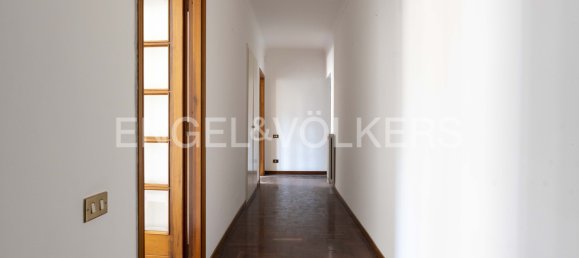 3 bedrooms Apartment in Naples, Italy No. 102294 5