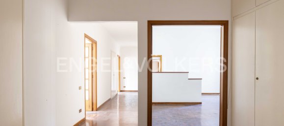 3 bedrooms Apartment in Naples, Italy No. 102294 4