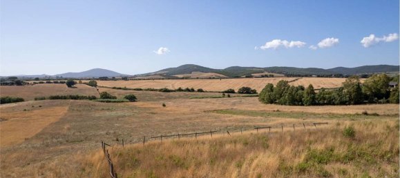 Дом с 10 комнатами в Монтальто ди Кастро, Италия № 260587 2