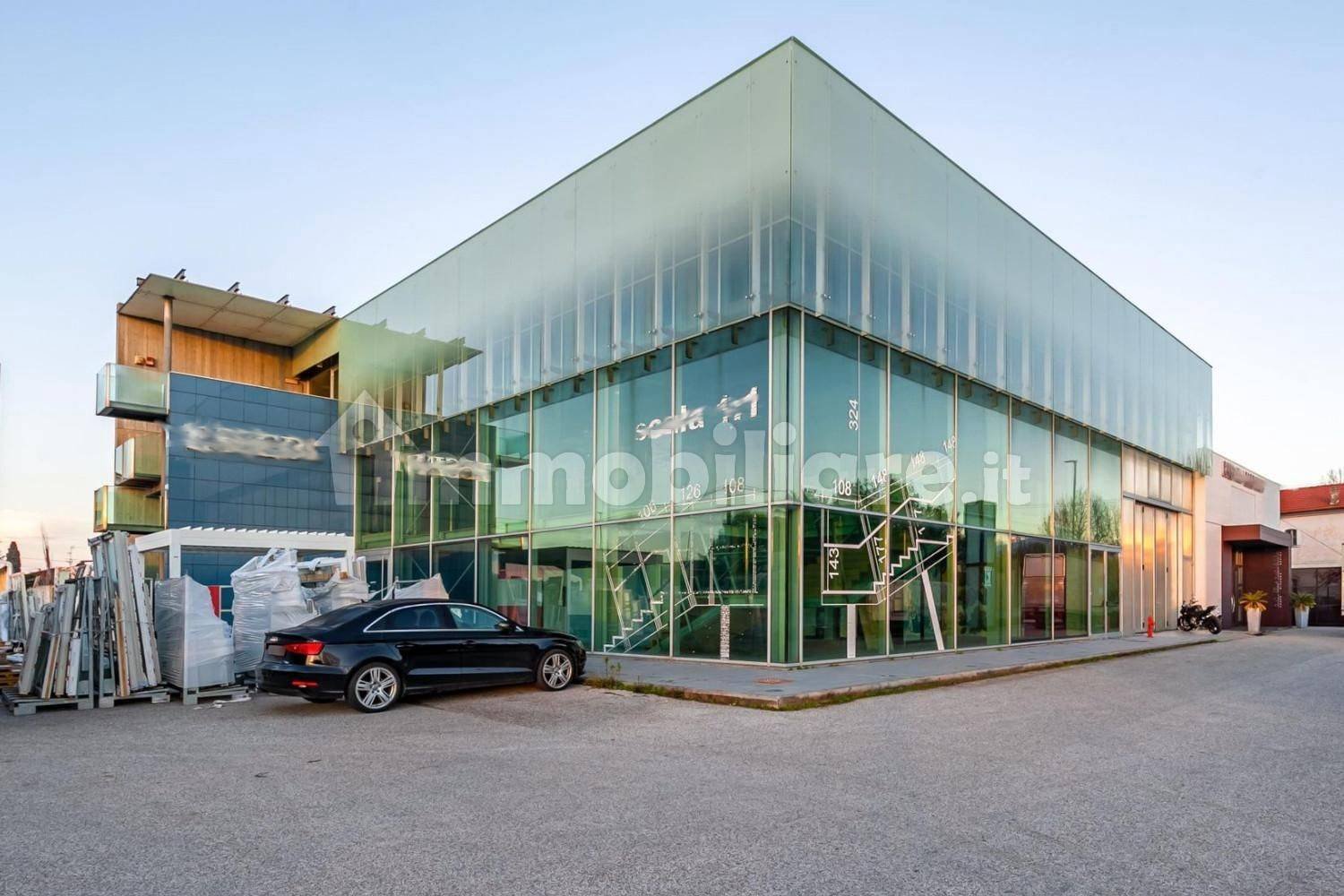 1900m² Warehouse in Viareggio, Italy No. 325346