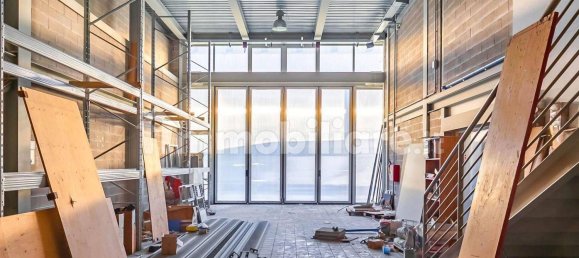 1900m² Warehouse in Viareggio, Italy No. 325346 2