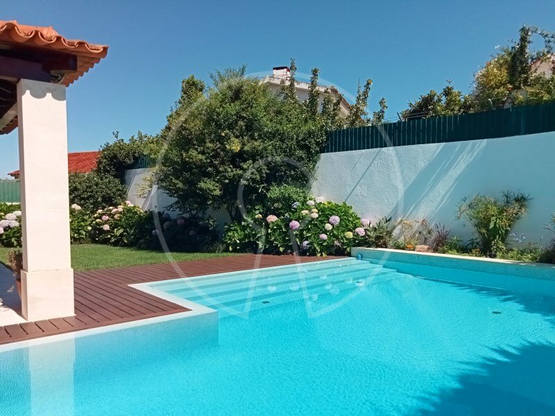 3 bedrooms Villa in Cascais, Portugal No. 111757