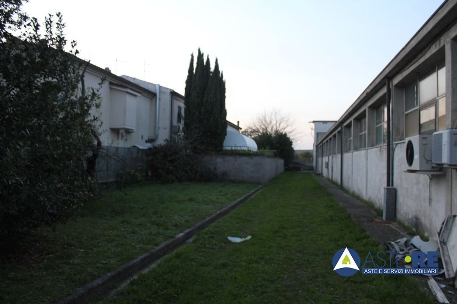 Entrepôt à Ponsacco, Italy 884m² No. 278869