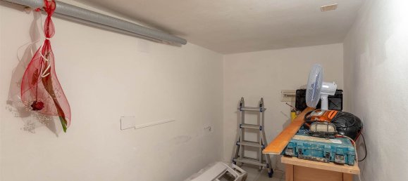 Villa de 8 habitaciónes en Campi Bisenzio, Italy No. 9345 47