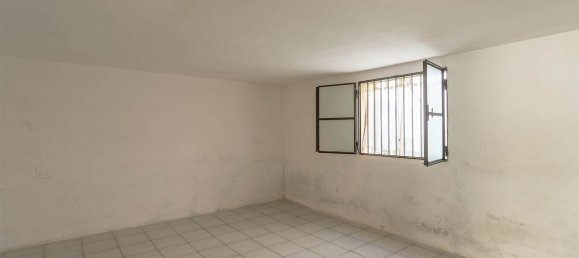 Villa de 8 habitaciónes en Campi Bisenzio, Italy No. 9345 46