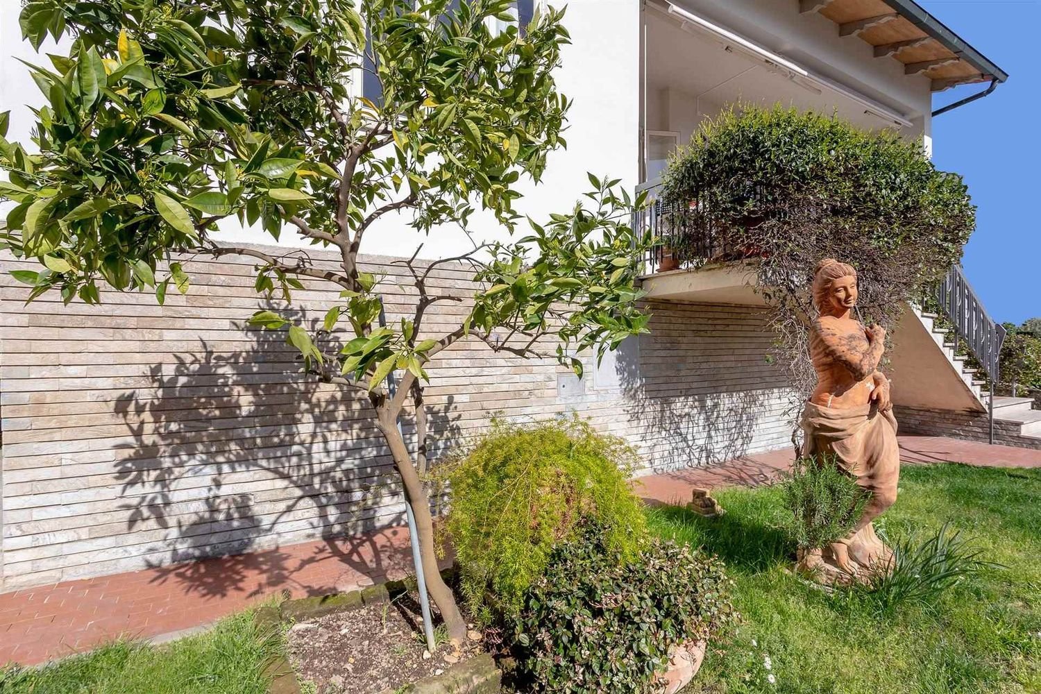 Villa de 8 habitaciónes en Campi Bisenzio, Italy No. 9345