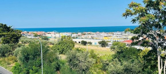 4 bedrooms House in Termoli, Italy No. 337764 5