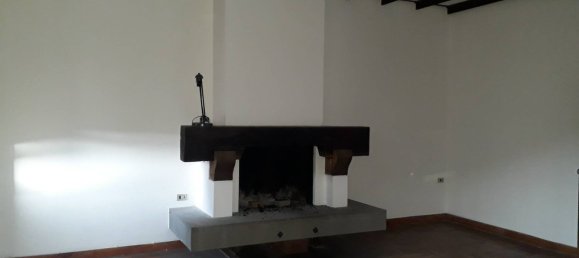 7 rooms Apartment in Ferrara, Italy No. 65417 2