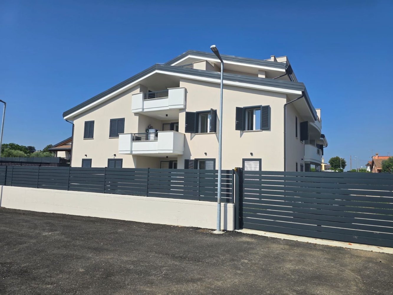 Квартира с 4 спальнями в Рим, Италия № 395167