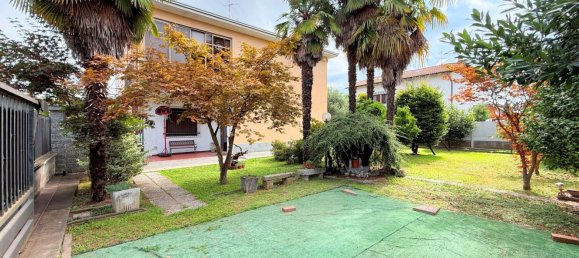 10 rooms Villa in Lonate Pozzolo, Italy No. 334224 36