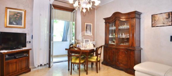 3 bedrooms Apartment in Turin, Italy No. 271070 2