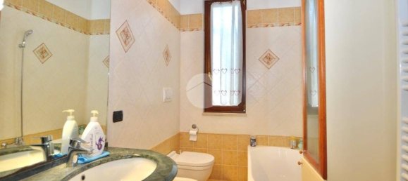 3 bedrooms Apartment in Turin, Italy No. 271070 20