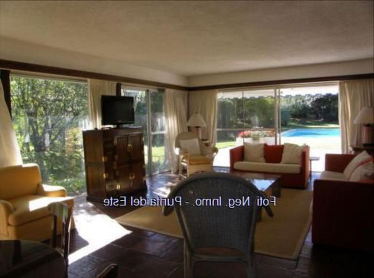 4 bedrooms House in Punta del Este, Uruguay No. 4400