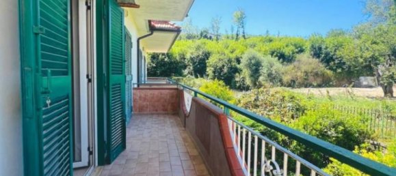 4 bedrooms Villa in Pozzuoli, Italy No. 288848 2
