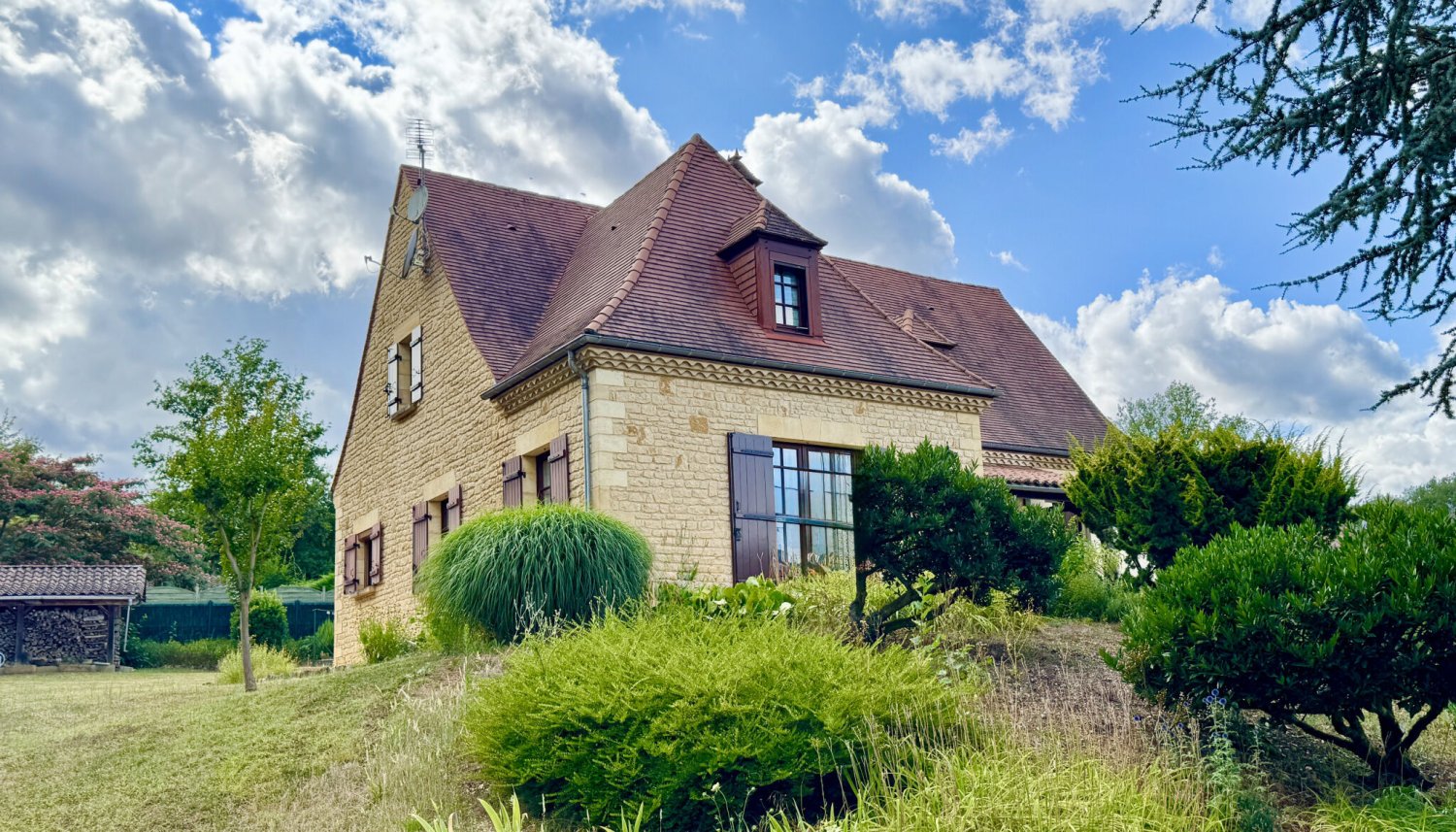 Casa de 4 dormitorios en Carsac-Aillac, France No. 339432